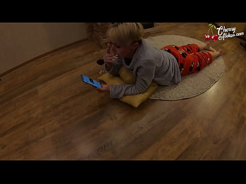 ❤️ Mahaukaciyar Blonde Tsotsar Katon Dick Tsotsarwa da Boyewa Akansa - Jima'in Dubu ❤❌ Batsa ﹏